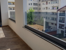 Staklene ograde Elegant - nasadni sistem S40 - Rapid Central Residence Novi Sad